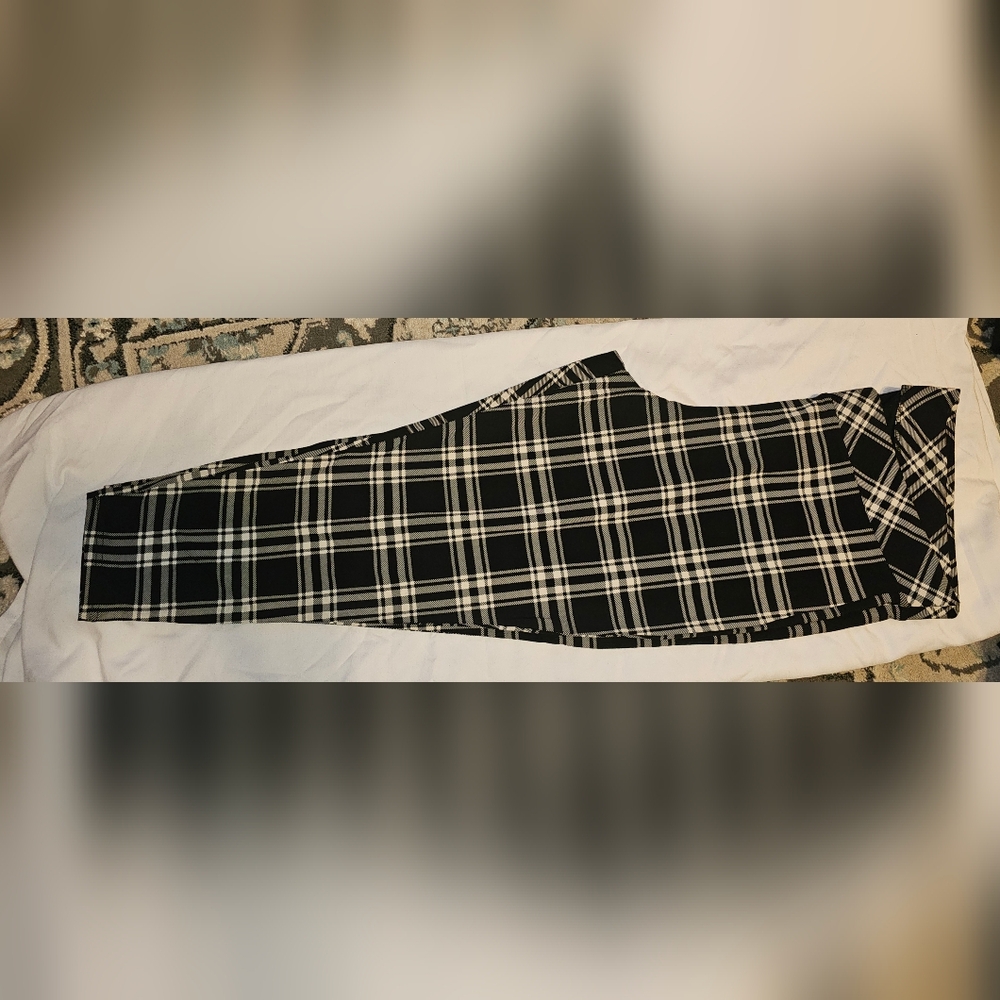 Torrid Size 4 Plaid Stretch Pants